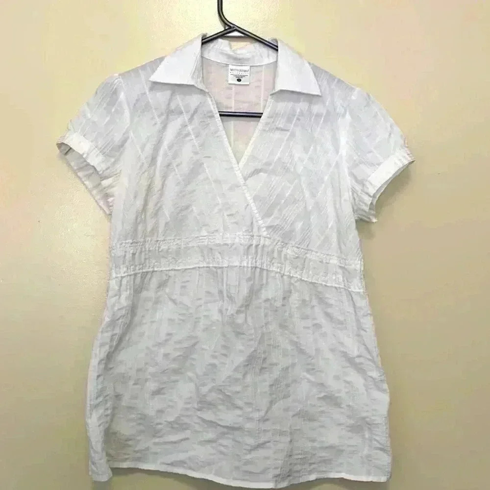 Motherhood Maternity bright white, light weight top with short sleeves